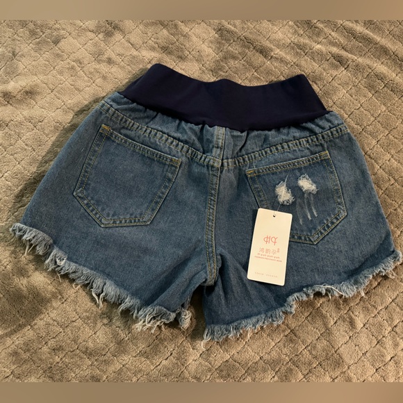 Maternity shorts - NWT! Size large - fit like a SMALL - Picture 2 of 4
